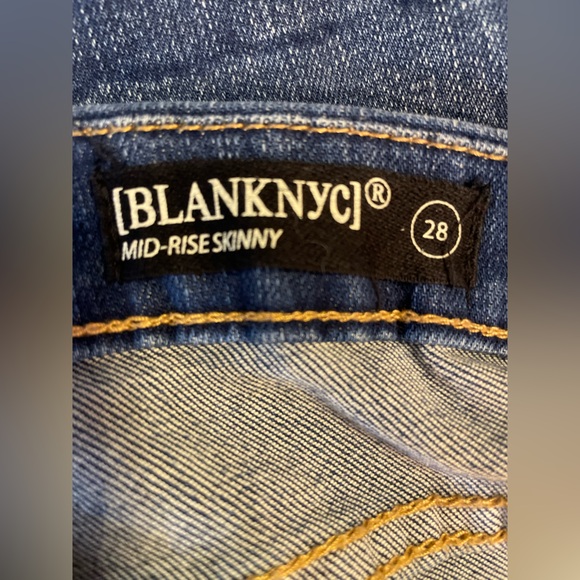 Blank NYC Mid Rise Skinny Jeans Women 28 Ankle Crop Distressed Whiskered Raw Hem - Picture 9 of 10